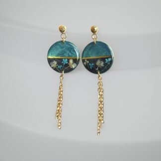 Boucles fleurs séchées bleues et chaîne