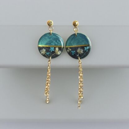 Boucles fleurs séchées bleues et chaîne – Image 2