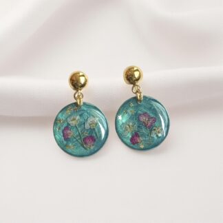 Boucles puces bleu turquoise et fleurs roses
