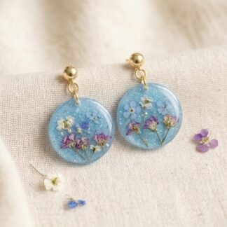 Boucles puces rondes bleues et fleurs séchées roses