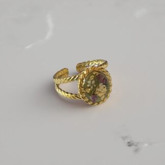 Bague verte fleurs séchées roses et blanches