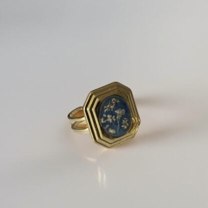 Bague bleue ajustable fleurs séchées et feuilles d'or