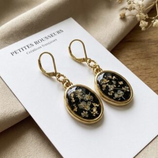 Dormeuses noires fleurs séchées blanches et feuille d’or