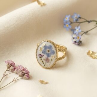 Bague 8x10 blanche fleurs de myosotis et fleurs roses