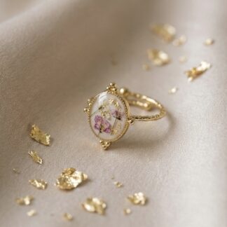 Bague ovale beige fleurs séchées roses et blanches
