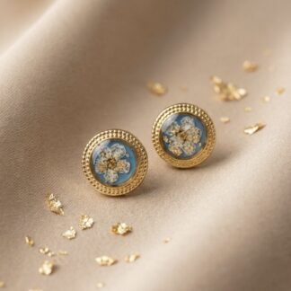 Boucles puces rondes bleu turquoise et fleur blanche