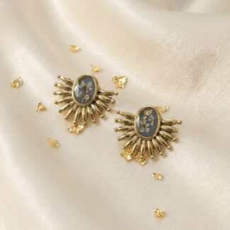 Boucles puces à branches bleues et fleurs séchées blanches