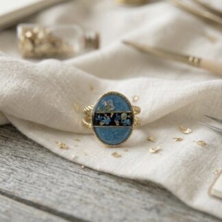 Bague 8x10 bleu et noir et fleurs séchées bleues et blanches