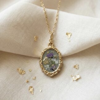 Collier rétro vert kaki fleurs séchées violettes et blanches