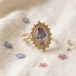 Bague rétro fleur de myosotis et fleurs séchées roses et blanches