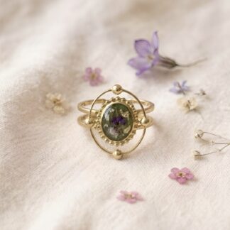 Bague verte fleurs séchées violettes et blanches