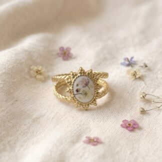 Bague blanche fleurs séchées roses/violettes et blanches