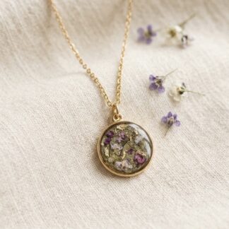 Collier rond vert fleurs séchées roses et blanches