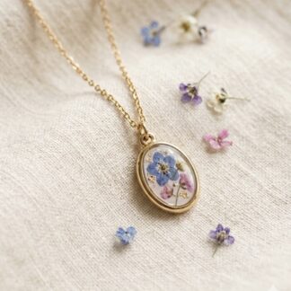 Collier ovale blanc fleurs de myosotis fleurs séchées roses et blanches