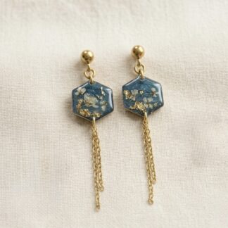 Boucles pendantes bleues fleurs séchées blanches