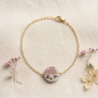 Bracelet beige et rose et fleurs séchées roses et blanches