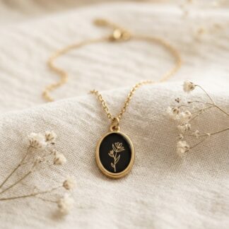 Collier médaillon noir et fleur dorée